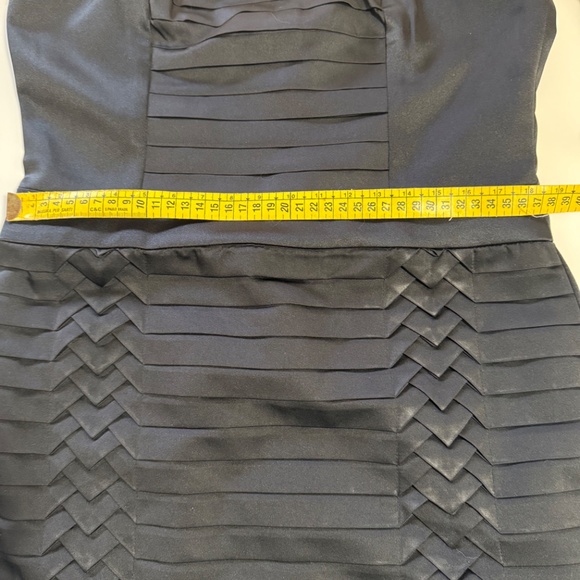 Minimal Chic Strapless Cocktail Dress H&M Black Satin-Like – Ruched, Bodycon, Ab - Picture 6 of 7